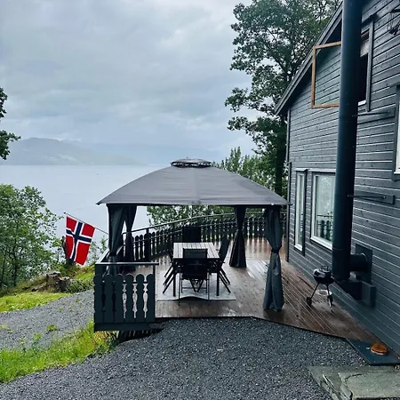 Look At View! 3 Bedroom House Overlooking Hardangerfjorden *