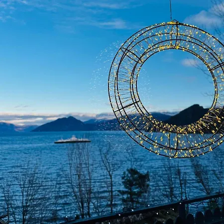 Feriehus Look At View! 3 Bedroom House Overlooking Hardangerfjorden *